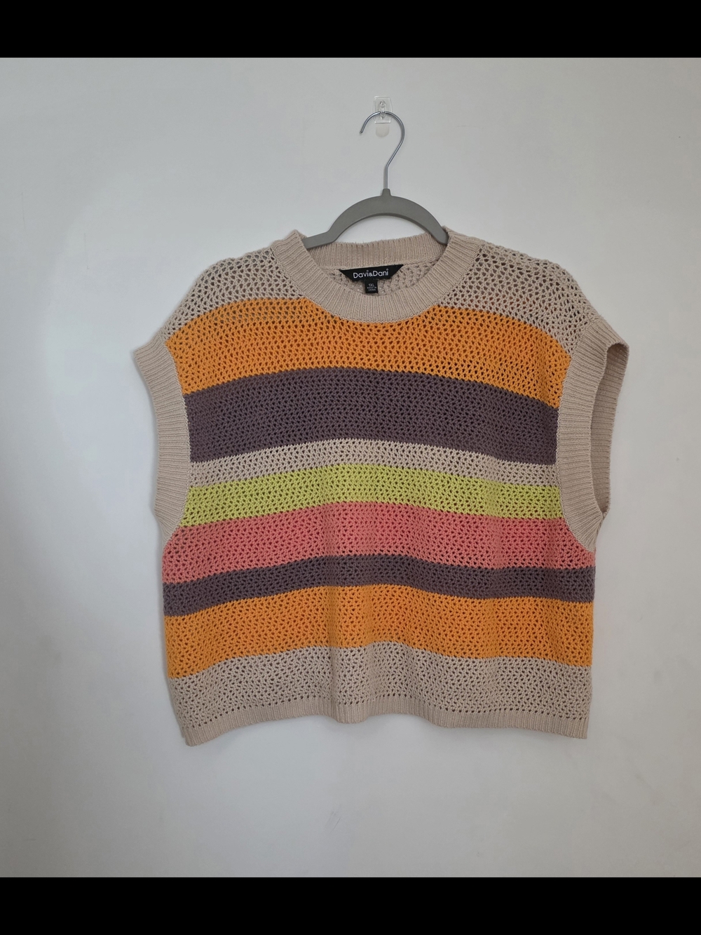Davi & Dani Striped Sleeveless Sweater Vest in Beige and Multi